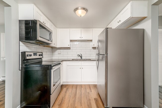 Building Photo - 329 Kimbell Ave