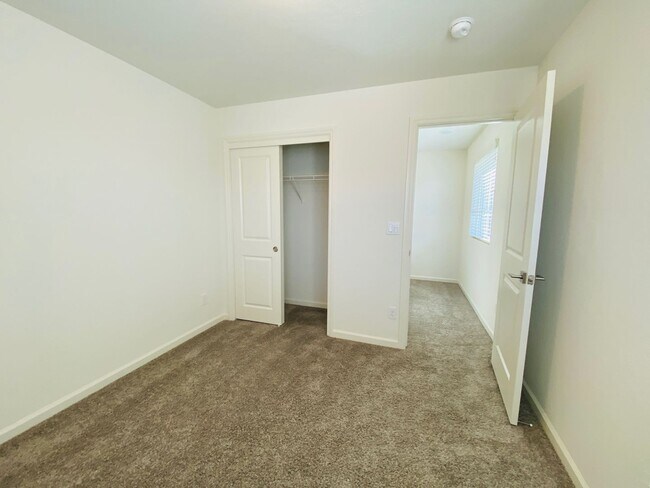 Building Photo - $2,395 Alluvial & Fowler, 3 Bedroom Home -...