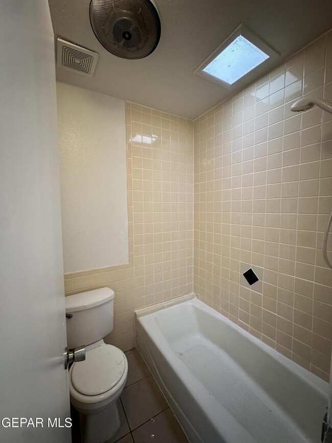 Building Photo - 336 Villa Canto St