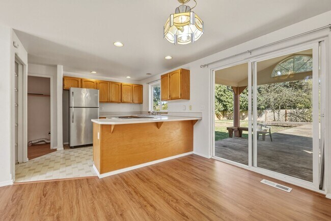 Building Photo - Move in Ready now! 3 bed 2.5ba - Olympia School District