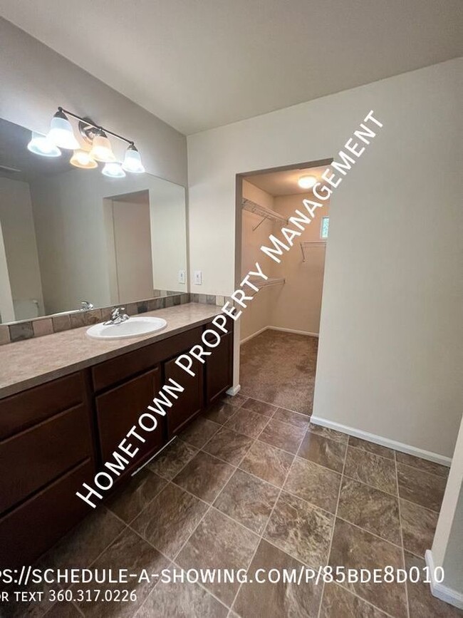 Building Photo - Summerwalk in Lacey - Available NOW!
