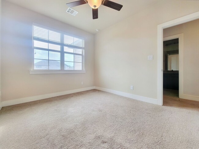 Building Photo - Gorgeous 3 BR/2.5 BA Single-Family Home in...