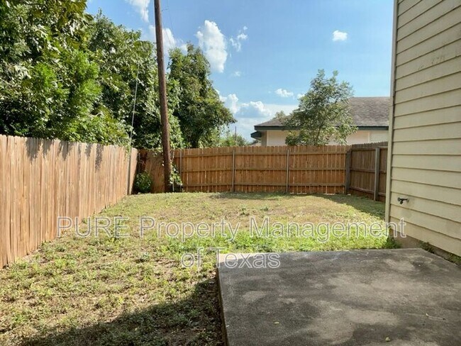 Building Photo - 244 Marvin Cove