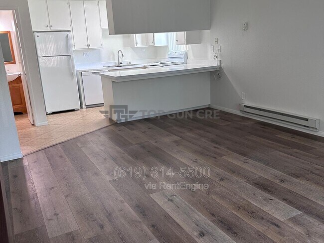 Building Photo - 1182 Holly Ave