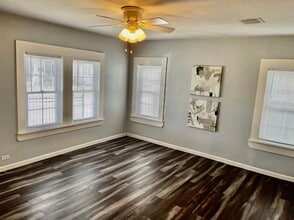 Building Photo - 106 N Eastwood St