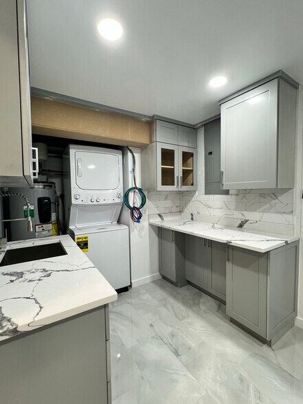 Building Photo - 706 S Greenthorn Ave