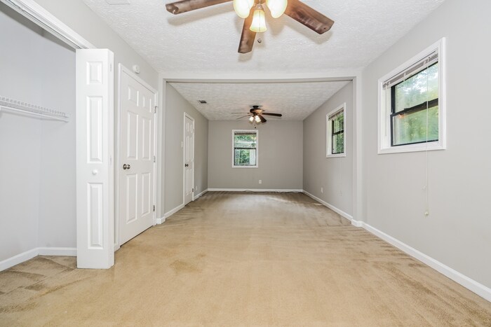 Building Photo - 999 Fairview Rd