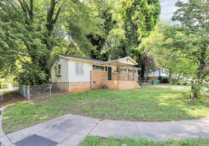 Building Photo - 2520 Thornton Rd