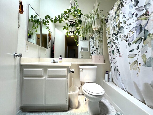 Building Photo - 2 bed, 1.5 bath in Riverside, CA!