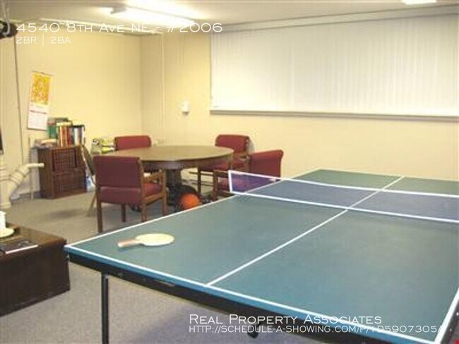 Building Photo - 4540 8th Ave NE