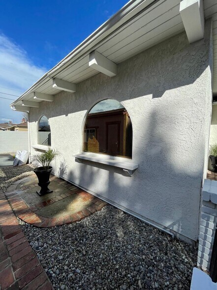 Building Photo - 7359 Amestoy Ave