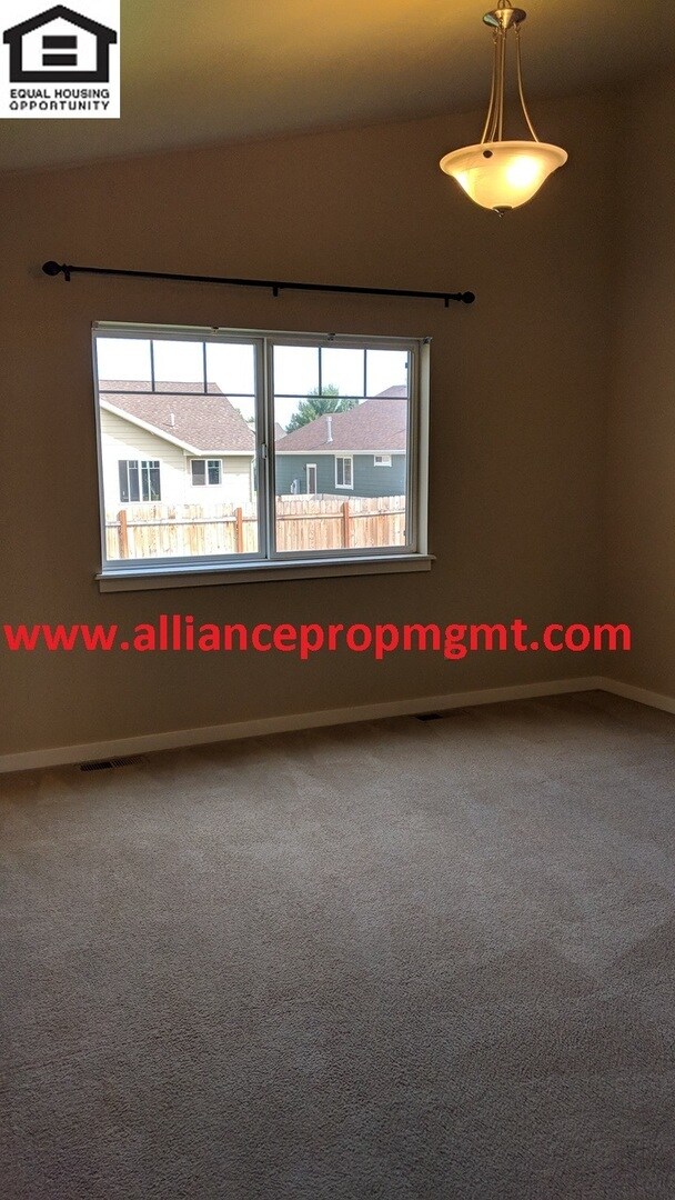 Building Photo - 2907 Lily Dr