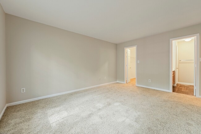 Building Photo - 6017 Treetop Ct