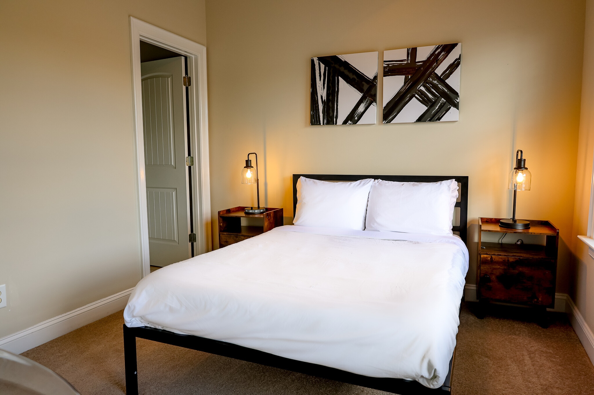 Building Photo - Room in House on ACC Blvd