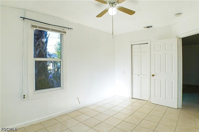 Building Photo - 3042 Douglas Ave