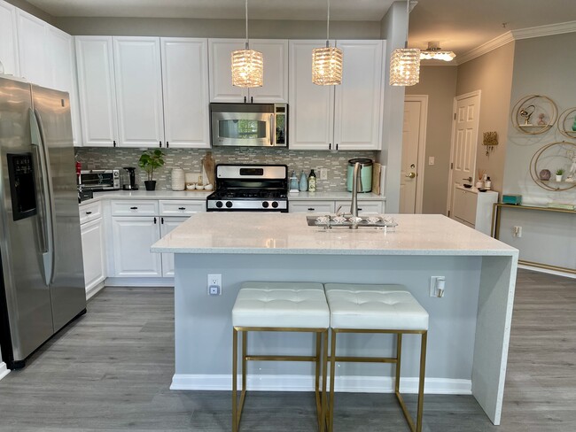 Building Photo - 4950 Brenman Park Dr