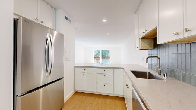 Building Photo - 50 Corte Real