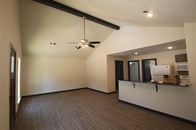 Building Photo - Spur 164 Units