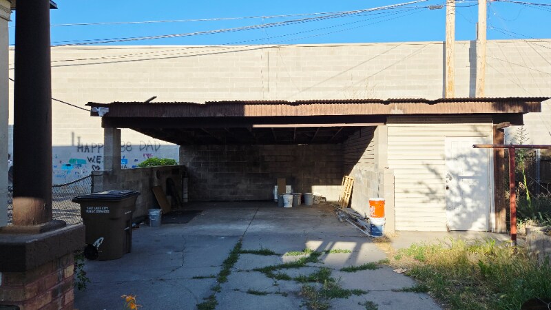Building Photo - 655 S Washington St