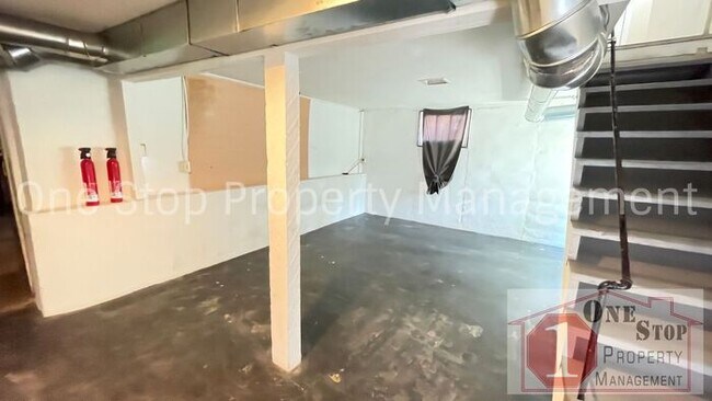 Building Photo - Adorable 3 Bedroom, 1 Bathroom in Independ...