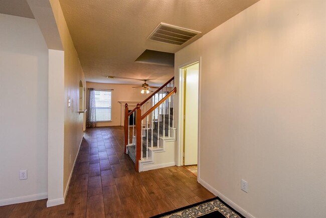 Building Photo - 11703 Pedernales Falls Ln