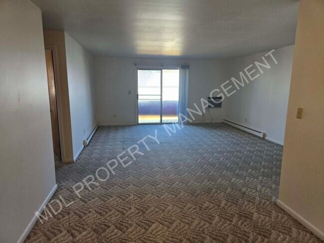 Building Photo - 121 N Woodbridge St