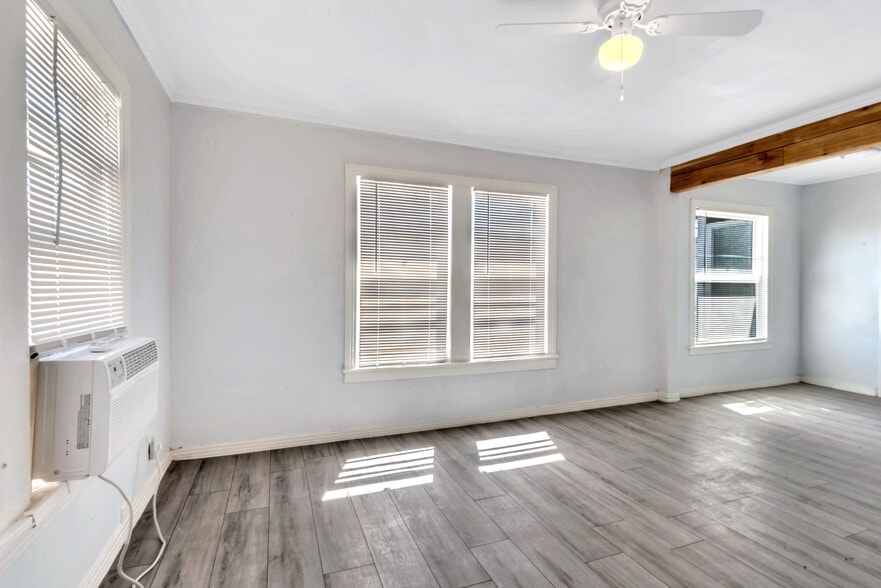 Building Photo - 305 N Robinson St