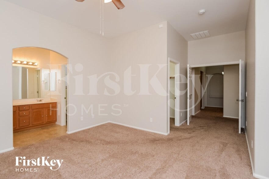 Building Photo - 32626 N Cat Hills Ave