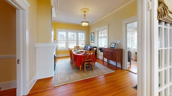 Building Photo - Fully furnished Dilworth Bungalow Home