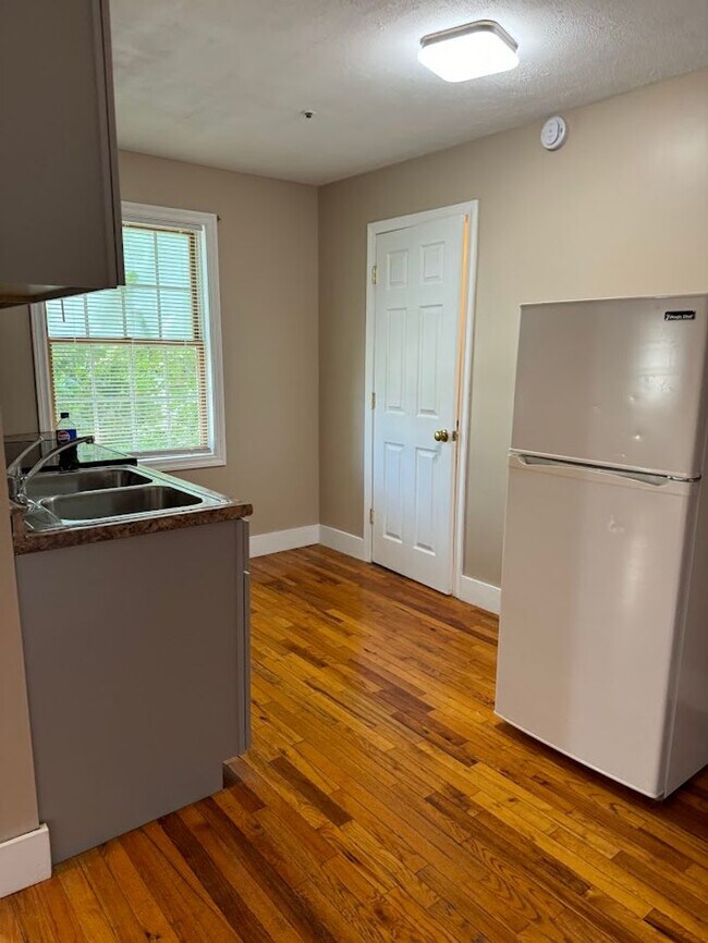 Building Photo - Portsmouth 1 bedroom