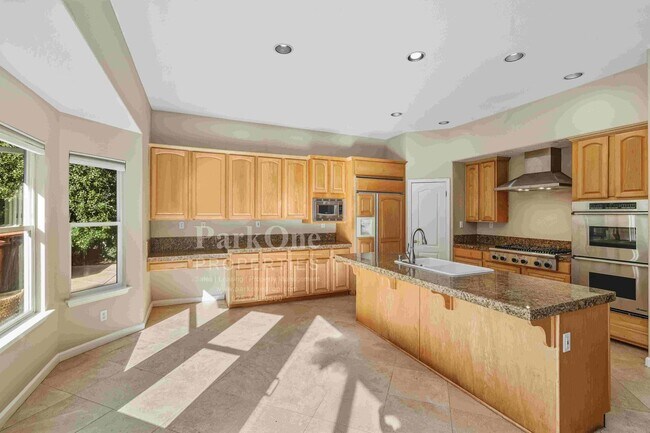 Building Photo - Beautiful Home in Peacock Creek