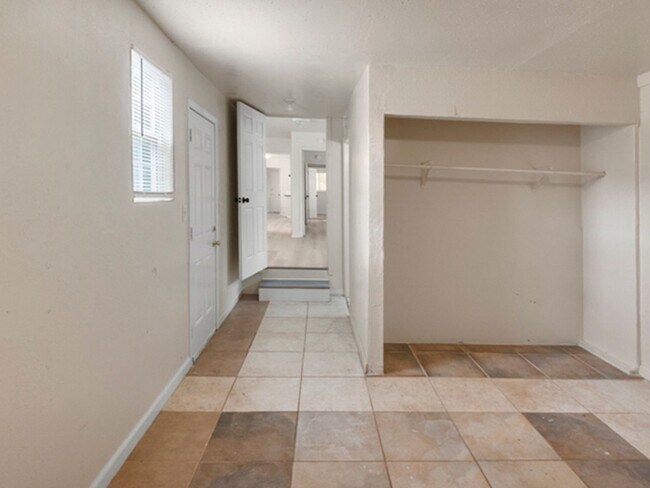Building Photo - Charming 3-bedroom, 2-bath home