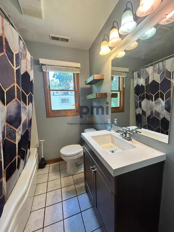 Building Photo - 5107 White Oak Terrace