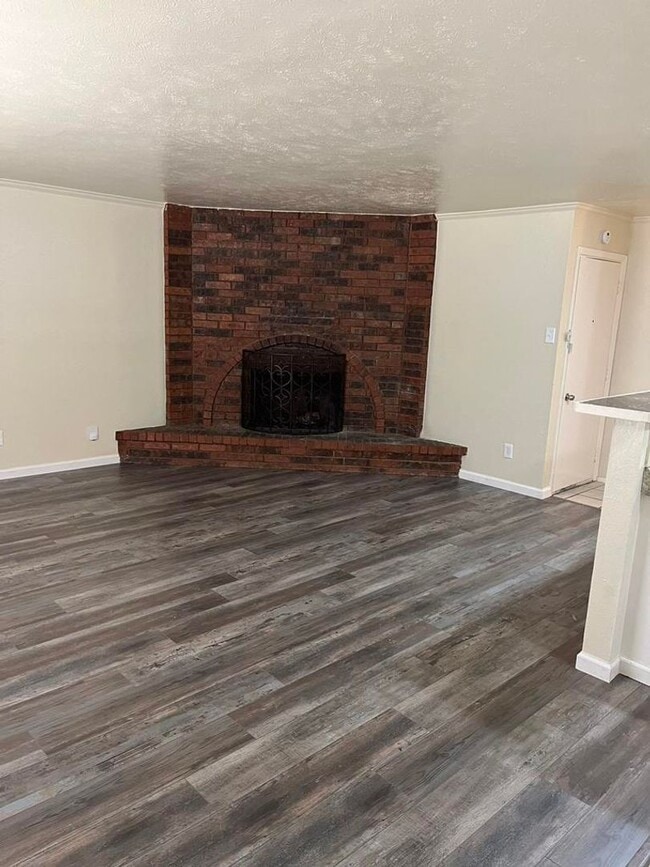 Primary Photo - Nice 3 Bedroom Home