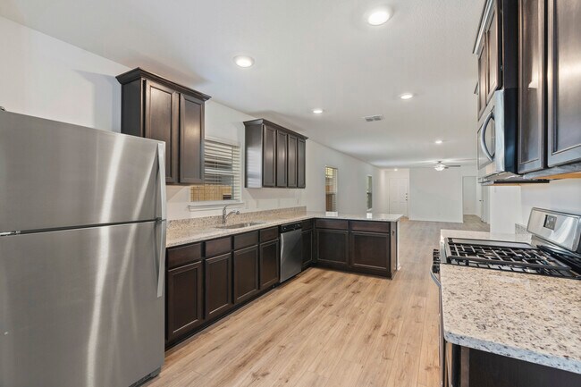 Building Photo - 15223 Telfaire Mdws