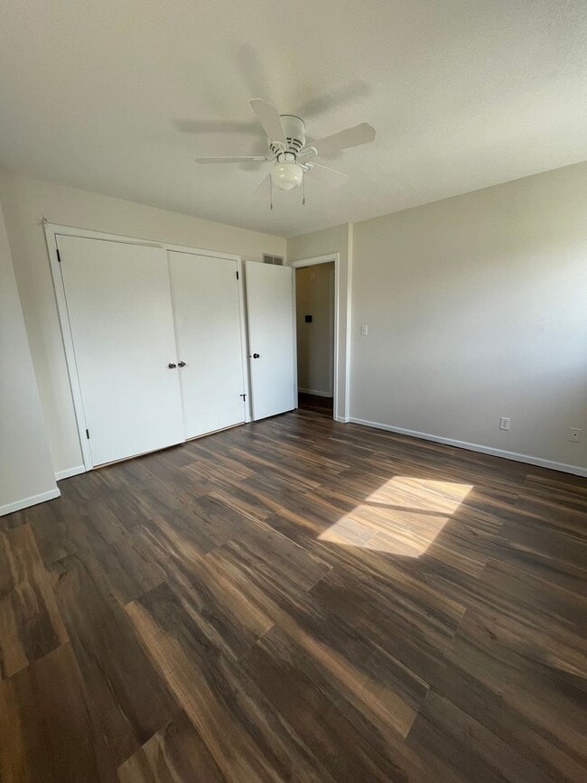 Building Photo - GREAT FAMILY HOME! FULLY FENCED YARD!