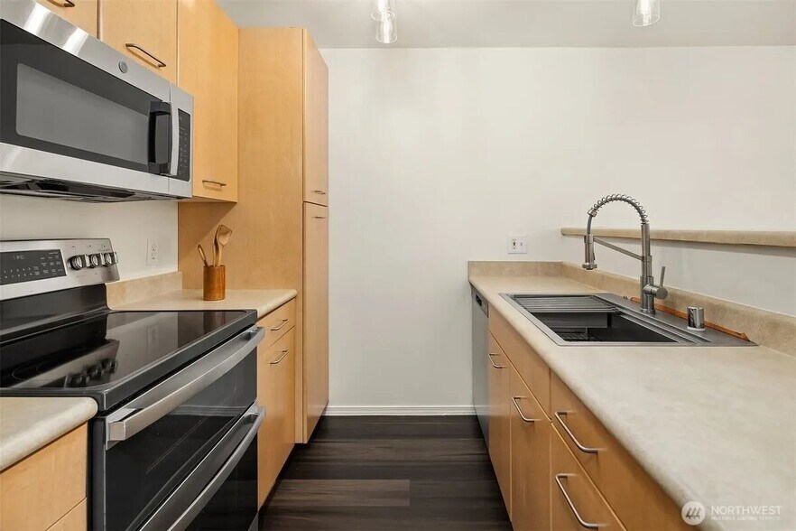 Building Photo - 710 240th Way SE
