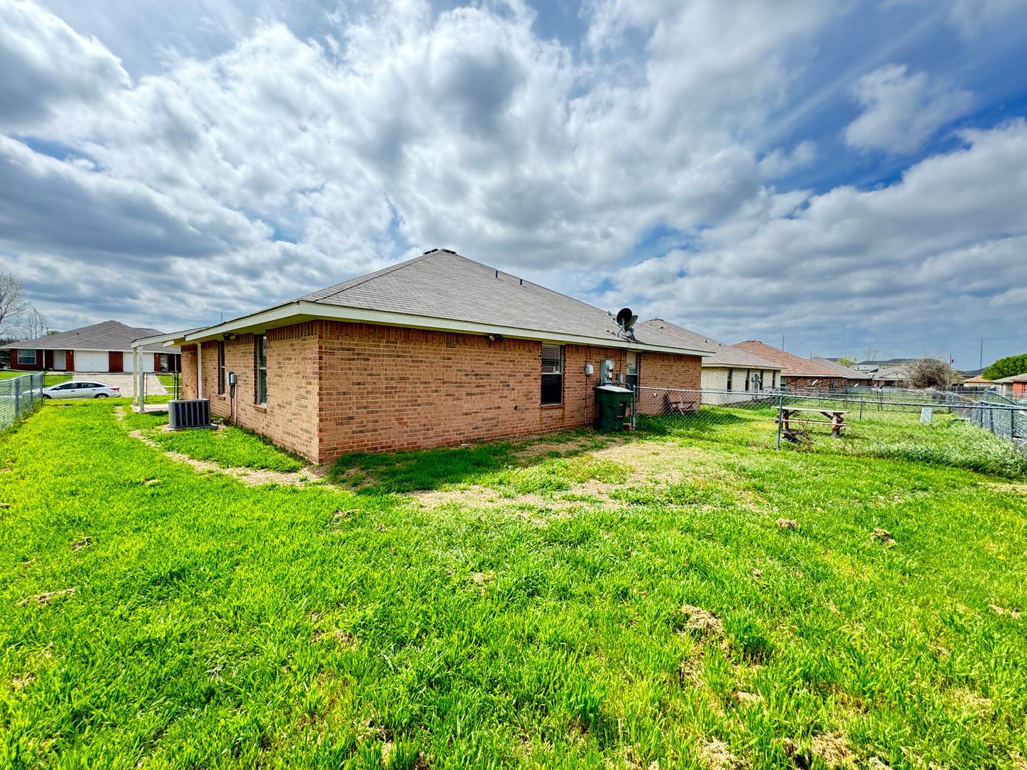Building Photo - 2801 Alma Dr