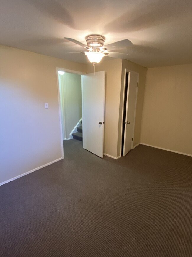 Building Photo - AVAILABLE IMMEDIATELY! Five bedroom house ...
