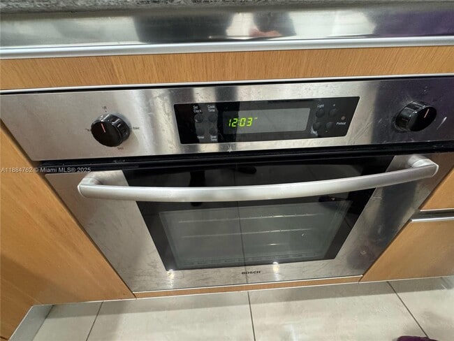 Building Photo - 1050 Brickell Ave