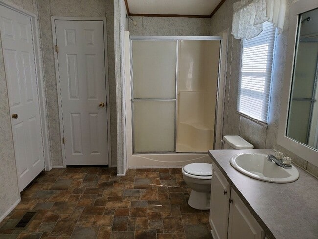 Building Photo - Charm & Commuter Convenience – 3BR/2BA Outside City Limits