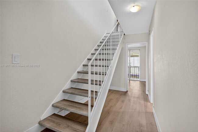 Building Photo - 9210 Fontainebleau Blvd