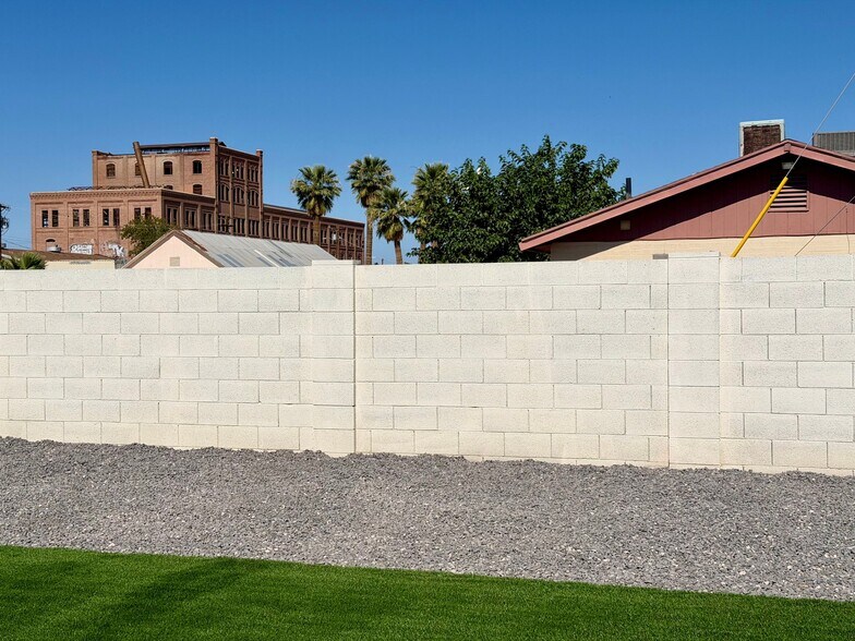 Building Photo - 6745 N 53rd Dr