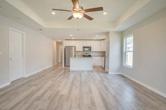 Building Photo - Celebrate the Holidays! Milton Gem – 3BR/2...