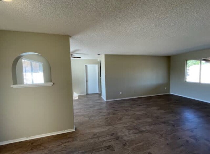 Building Photo - 11403 La Perla Dr