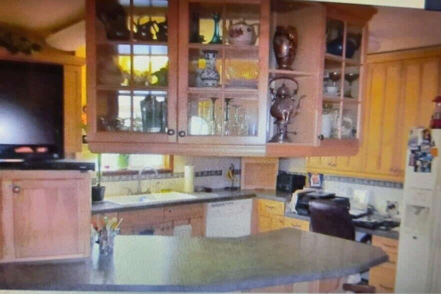 Building Photo - 879 King Rd