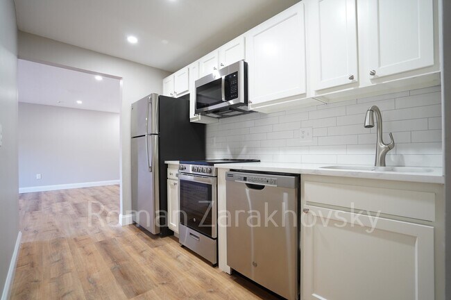 Building Photo - 394 Langley Rd
