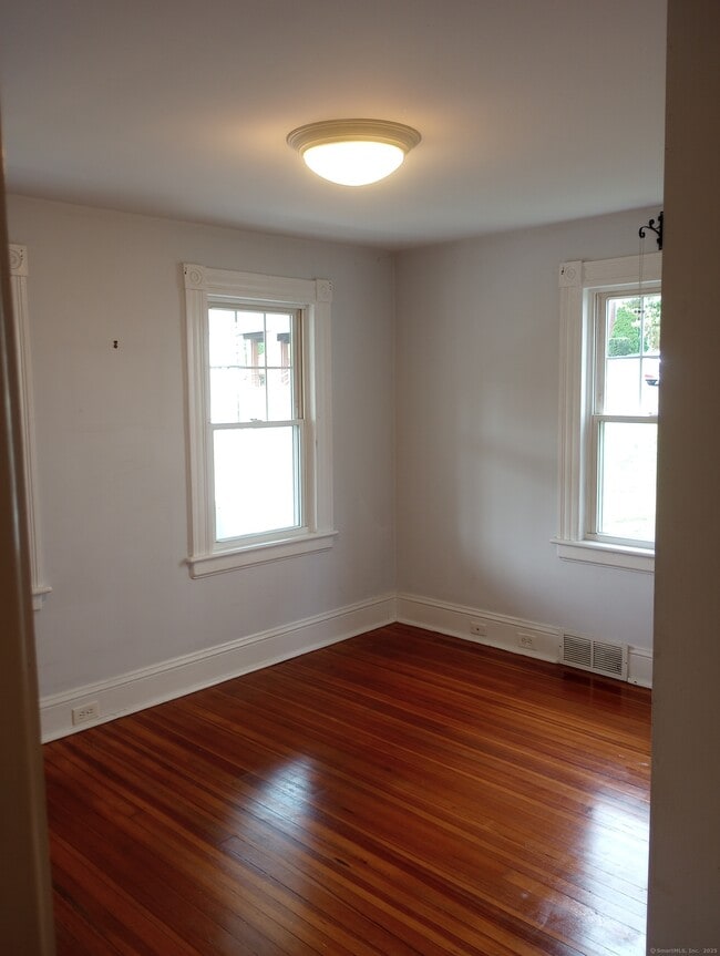 Building Photo - 40 Edison Ave