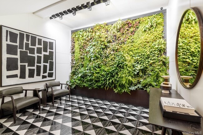 Building Photo - 200 E 21st St