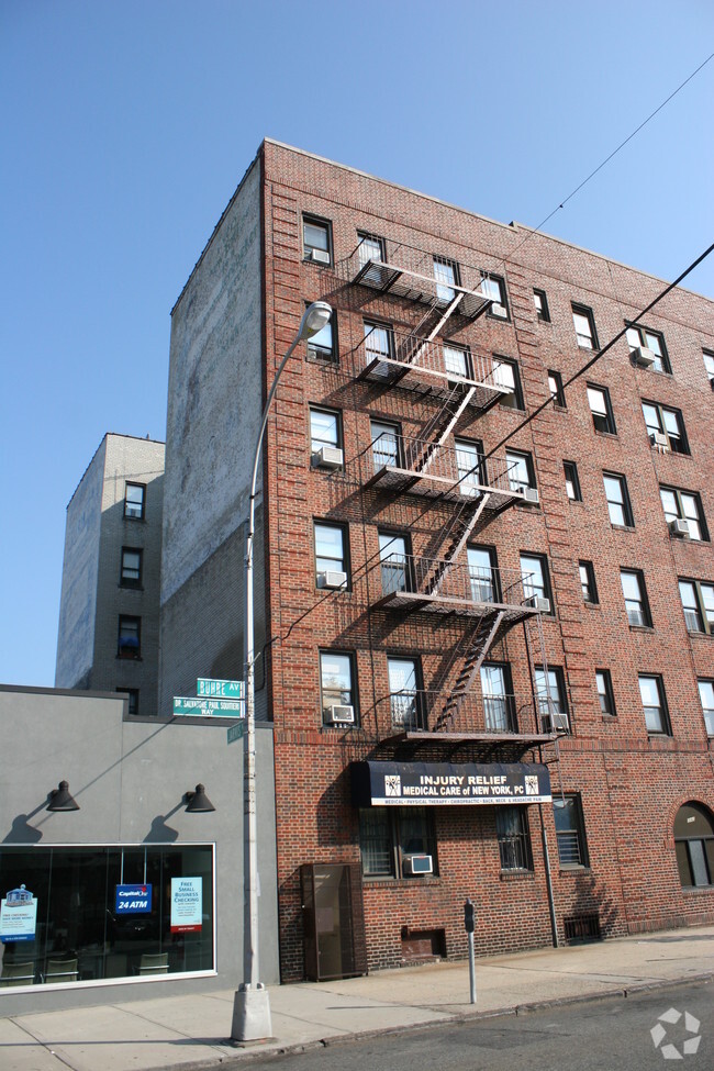 Building Photo - 3063 Buhre Ave